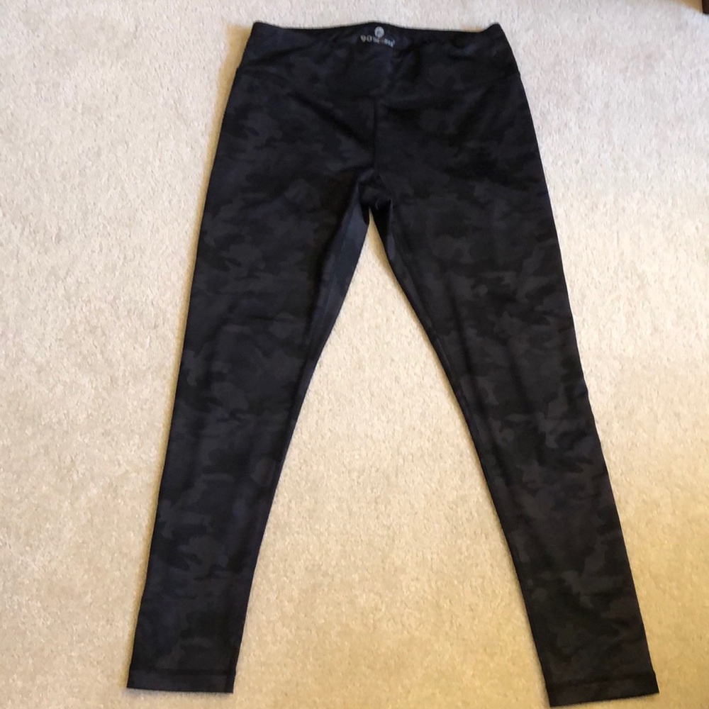 90 Degrees Camo Leggings.